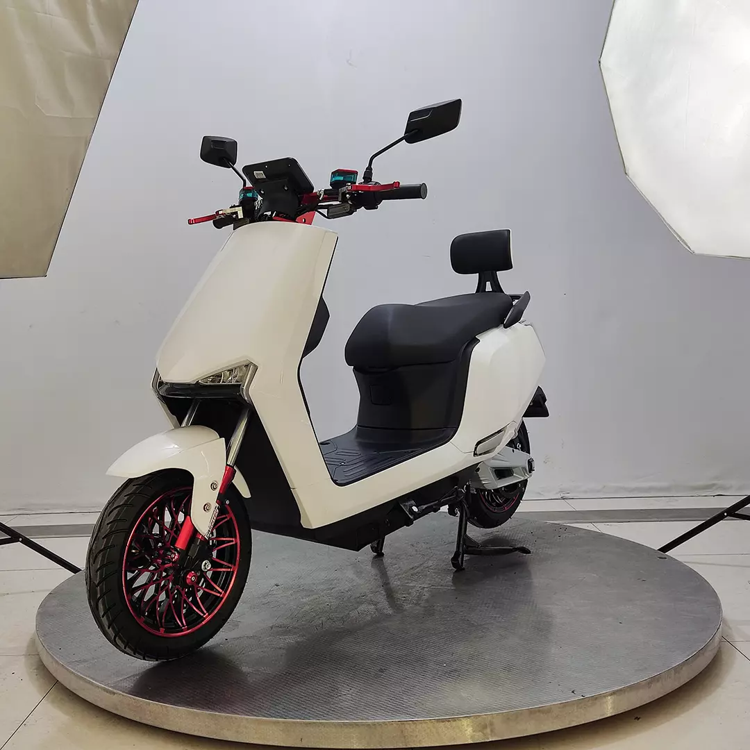 Scooter électrique Mot’Aratra M1