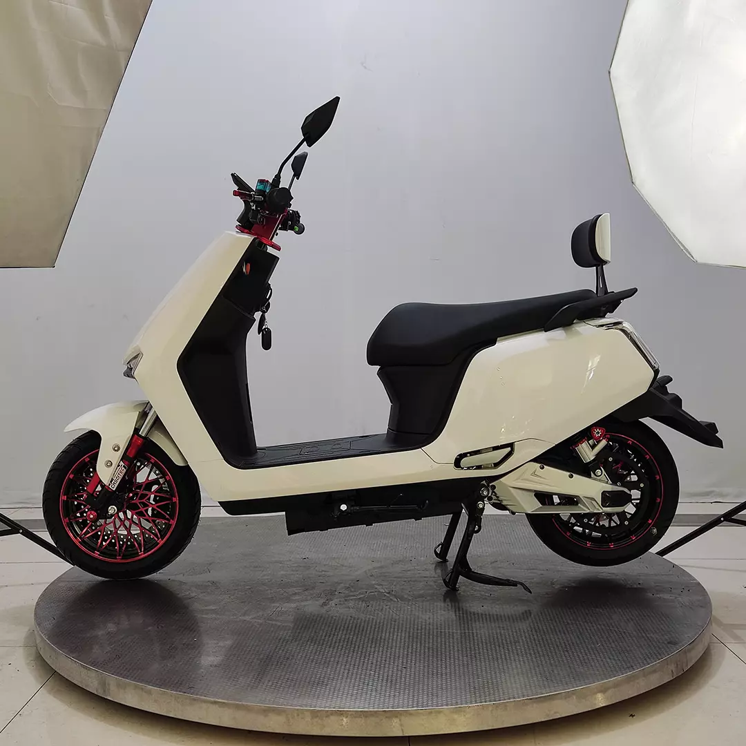 Scooter électrique Mot’Aratra M1