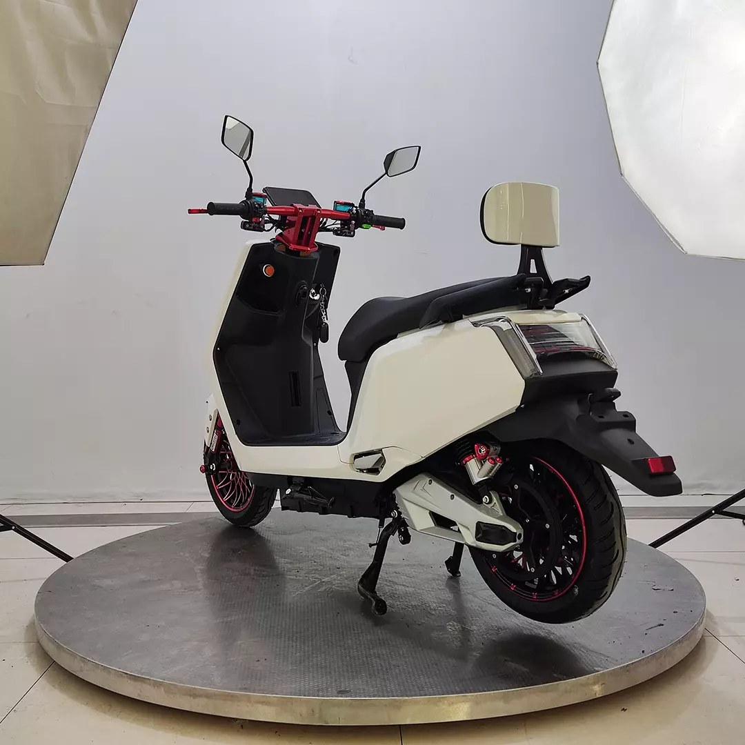 Scooter électrique Mot’Aratra M1